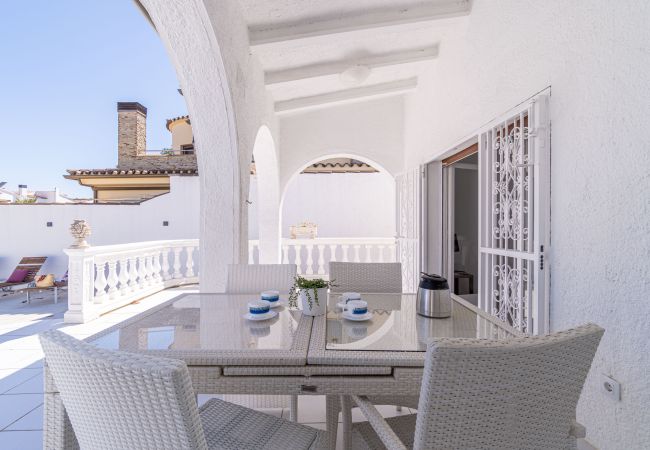 Villa in Empuriabrava - 0100-LLOBREGAT Huis aan kanaal met zwembad, aanlegplaats en studio Villa in Empuriabrava - 0100-LLOBREGAT Huis aan kanaal met zwembad, aanlegplaats en studio