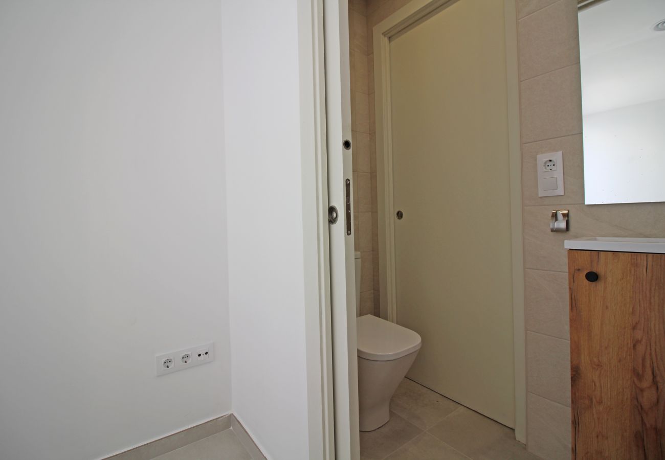 Villa in Empuriabrava - 0100-LLOBREGAT Huis aan kanaal met zwembad, aanlegplaats en studio