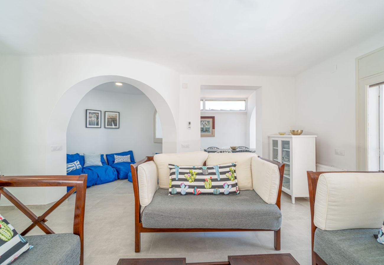 Villa in Empuriabrava - 0100-LLOBREGAT Huis aan kanaal met zwembad, aanlegplaats en studio