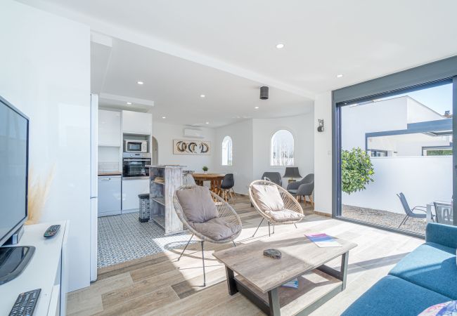 Villa in Empuriabrava - 0009-ALBERES Huis met zwembad Villa in Empuriabrava - 0009-ALBERES Huis met zwembad