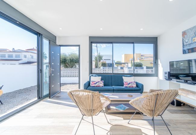 Villa in Empuriabrava - 0009-ALBERES Huis met zwembad Villa in Empuriabrava - 0009-ALBERES Huis met zwembad