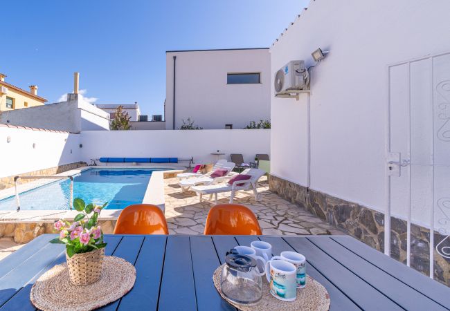 Villa in Empuriabrava - 0009-ALBERES Huis met zwembad Villa in Empuriabrava - 0009-ALBERES Huis met zwembad