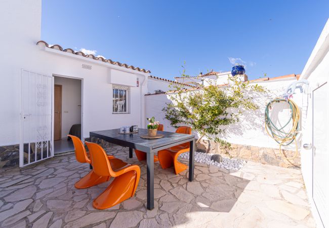 Villa in Empuriabrava - 0009-ALBERES Huis met zwembad Villa in Empuriabrava - 0009-ALBERES Huis met zwembad