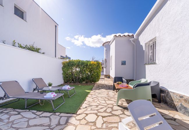 Villa in Empuriabrava - 0009-ALBERES Huis met zwembad Villa in Empuriabrava - 0009-ALBERES Huis met zwembad