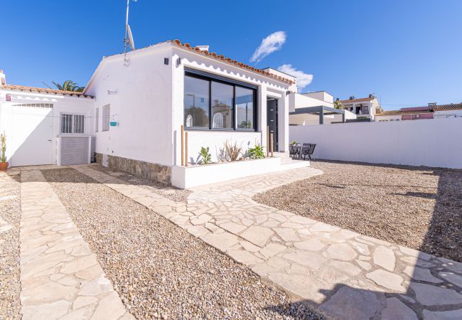 Villa in Empuriabrava - 0009-ALBERES Huis met zwembad Villa in Empuriabrava - 0009-ALBERES Huis met zwembad