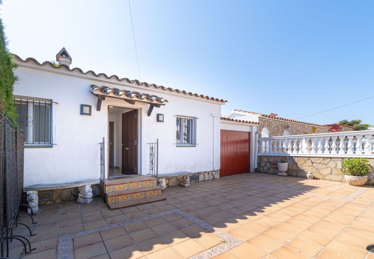 Villa in Empuriabrava - 0149-VALIRA Huis aan het kanaal met zwembad en aanlegplaats