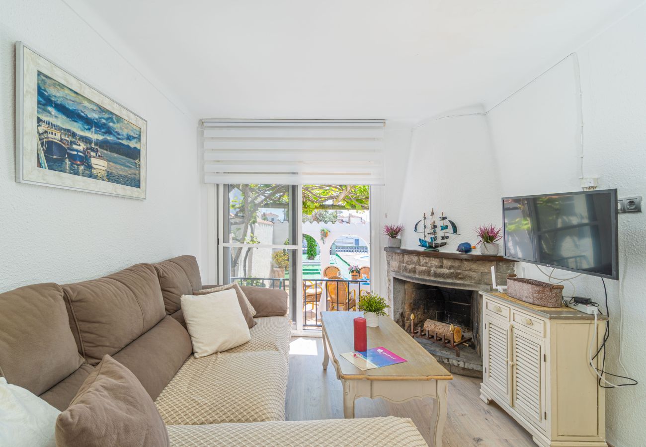 Villa in Empuriabrava - 0149-VALIRA Huis aan het kanaal met zwembad en aanlegplaats