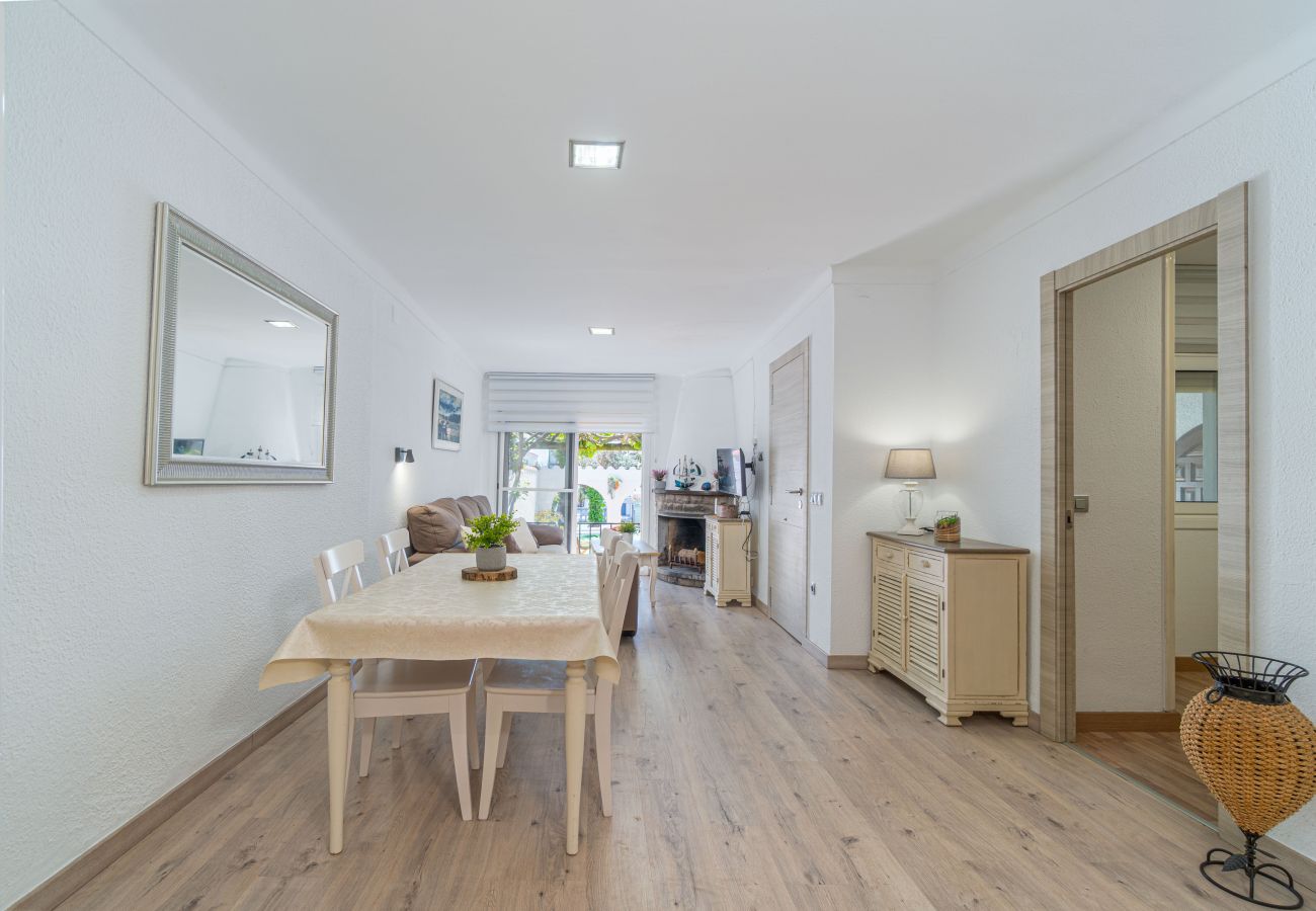 Villa in Empuriabrava - 0149-VALIRA Huis aan het kanaal met zwembad en aanlegplaats