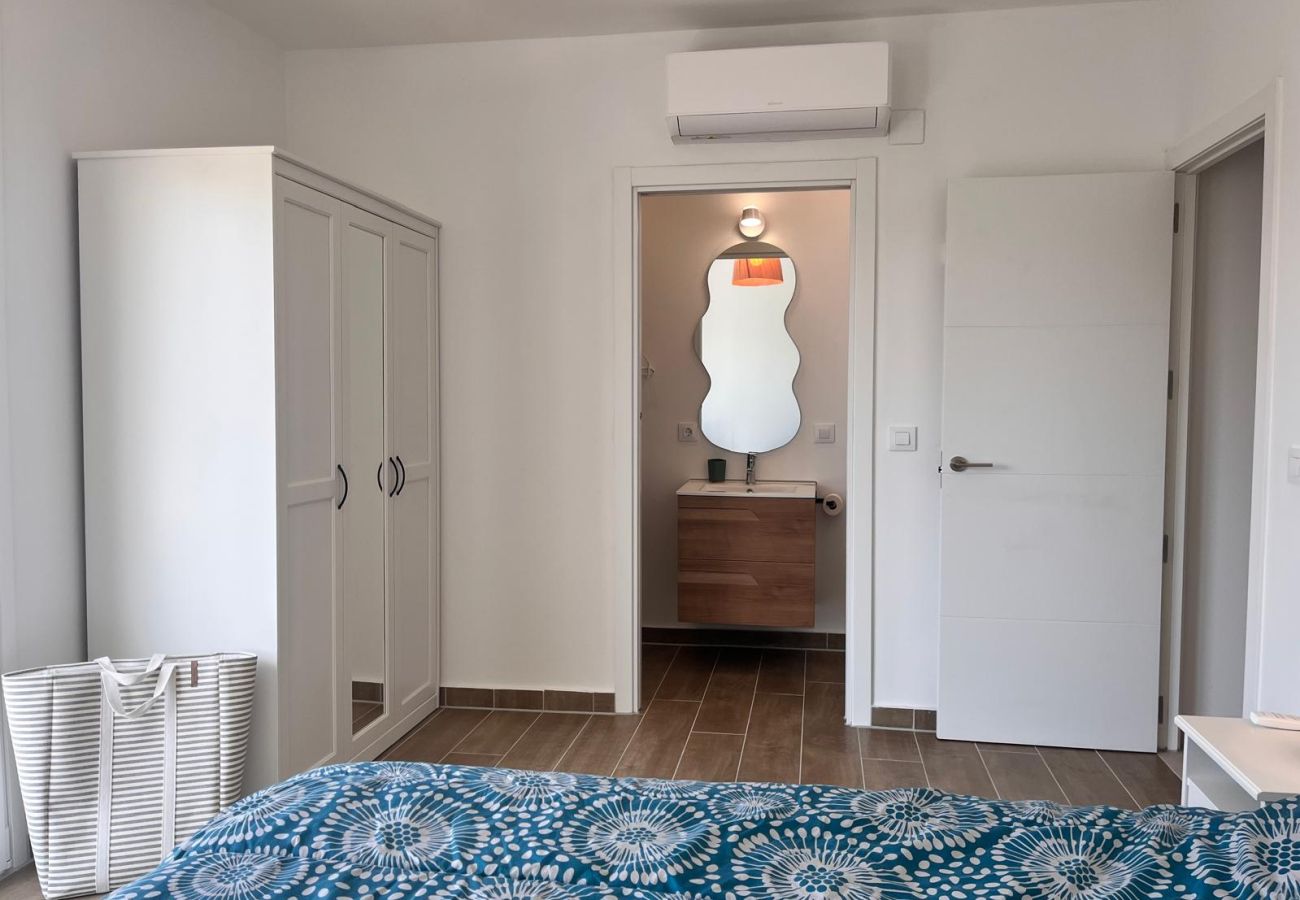 Villa in Empuriabrava - 0040-CAP RAS Huis aan kanaal met zwembad en aanlegplaats