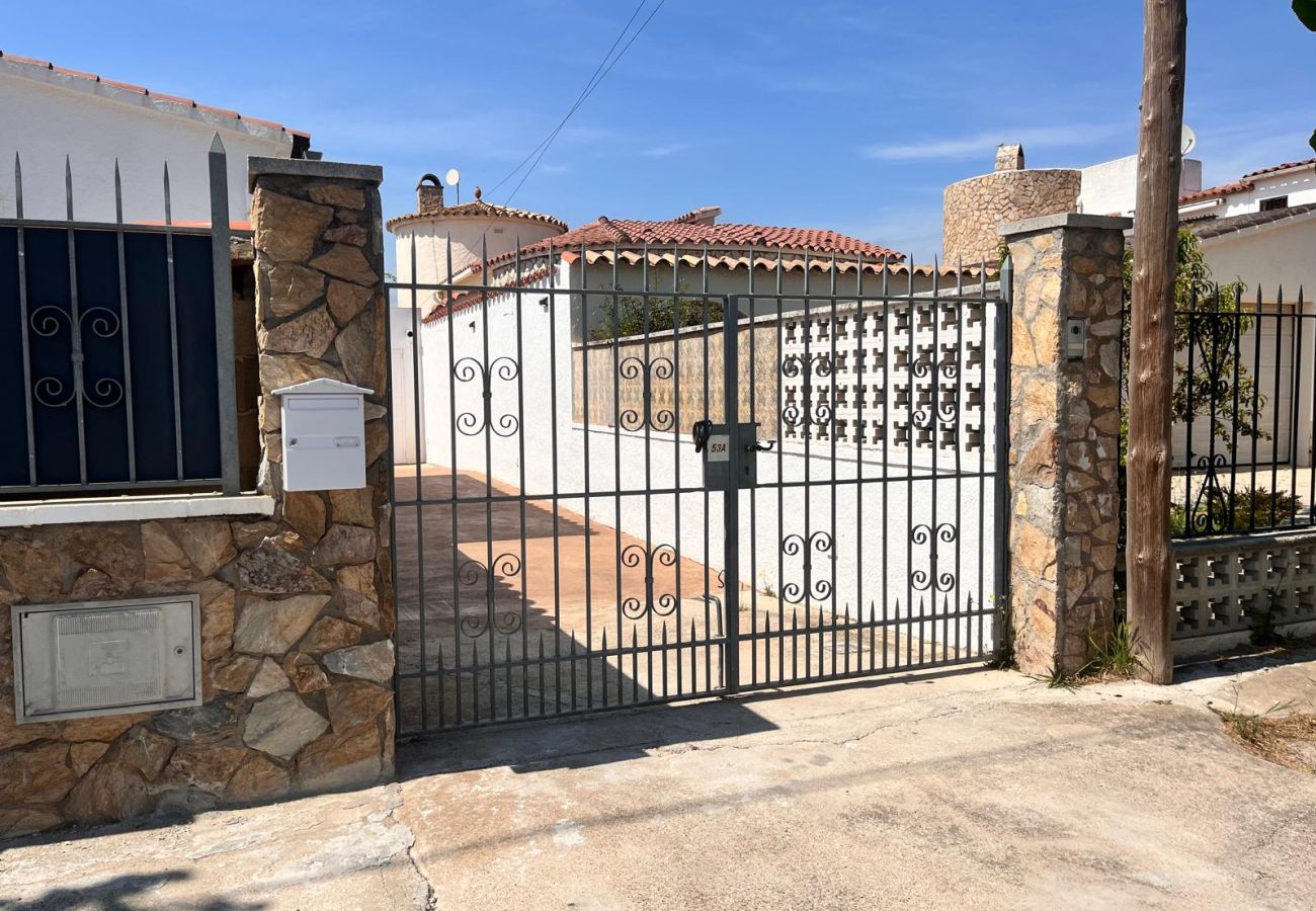 Villa in Empuriabrava - 0040-CAP RAS Huis aan kanaal met zwembad en aanlegplaats