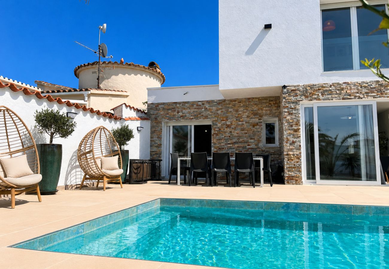 Villa in Empuriabrava - 0040-CAP RAS Huis aan kanaal met zwembad en aanlegplaats