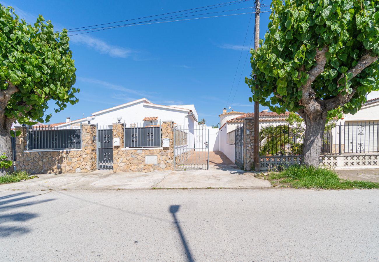 Villa in Empuriabrava - 0040-CAP RAS Huis aan kanaal met zwembad en aanlegplaats