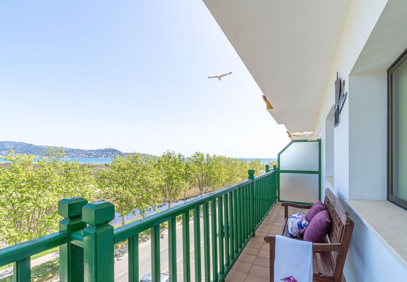 Apartment in Empuriabrava - 0148-PORT DUCAL Apartment with terrace, seaview and wifi