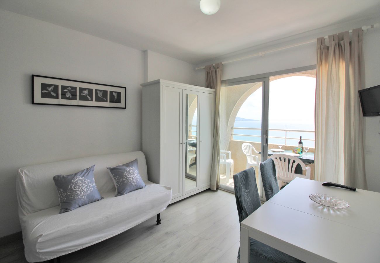 Studio in Empuriabrava - 0110-MIAMI Studio with seaview
