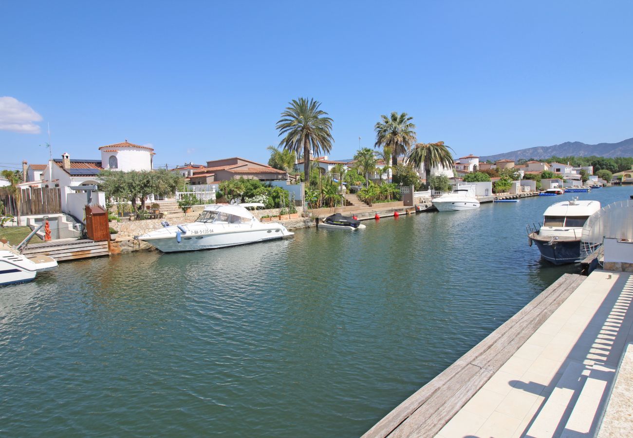 Villa in Empuriabrava - 0108-LLOBREGAT House at the canal with pool and mooring