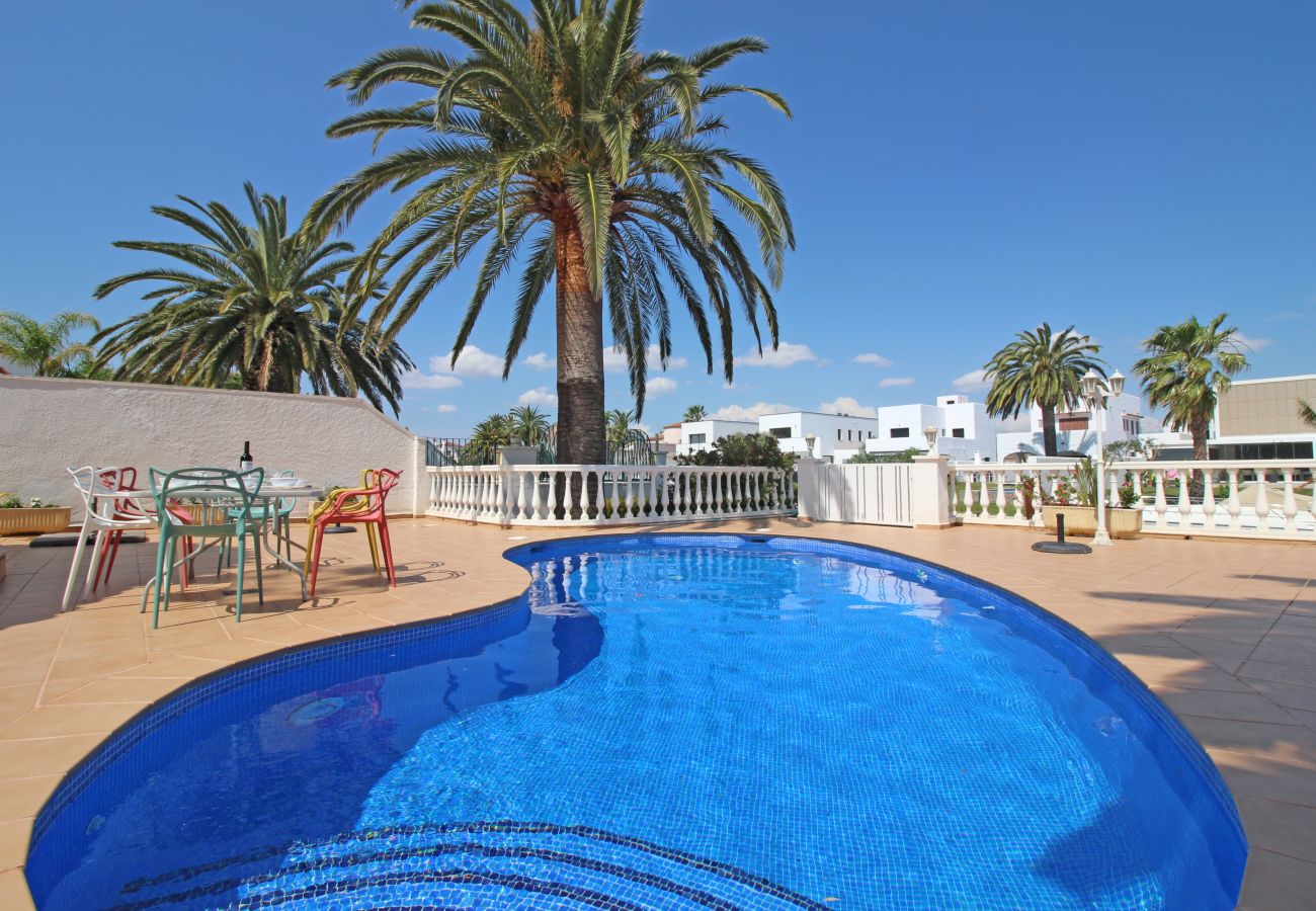Villa in Empuriabrava - 0108-LLOBREGAT House at the canal with pool and mooring