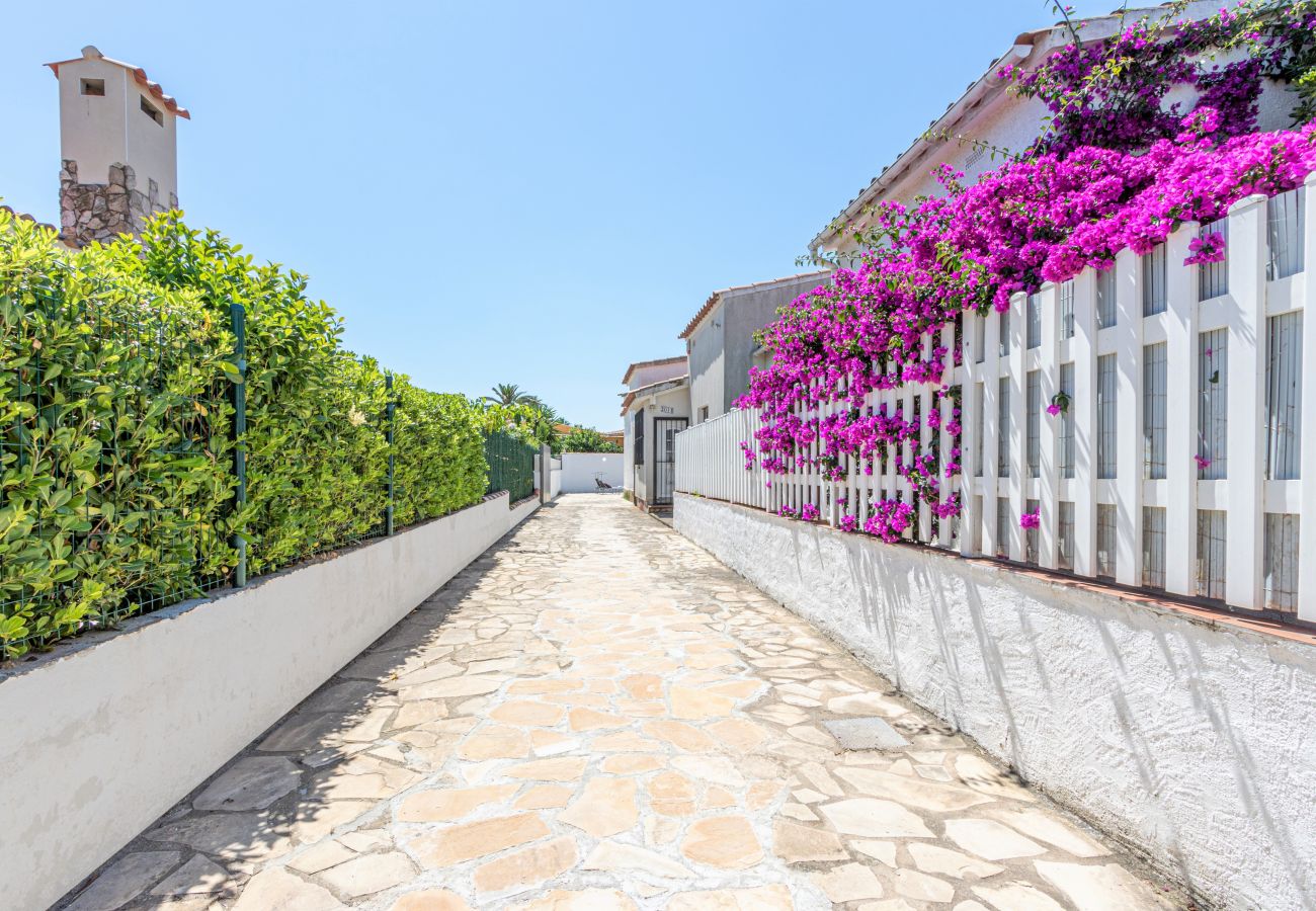 Villa in Empuriabrava - 0005-ALBERES House with pool