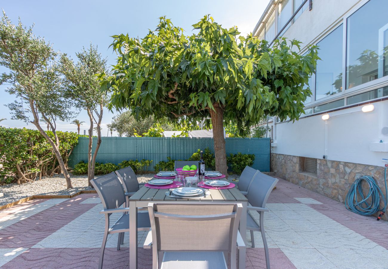 Apartment in Empuriabrava - 0025-BAHIA Apartment in front of the beach with garage