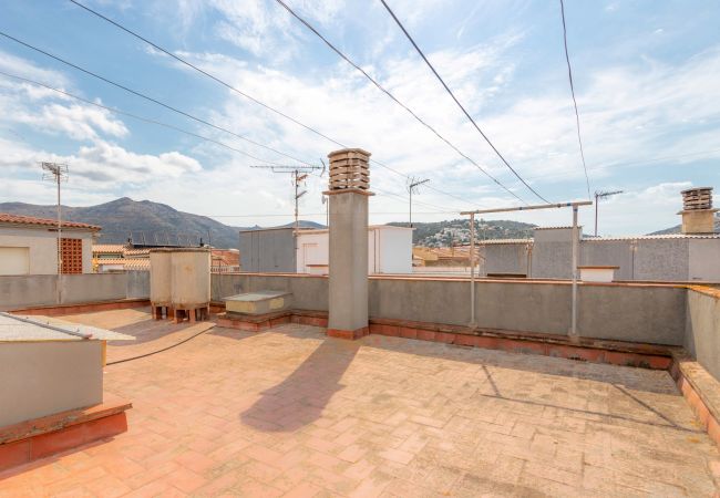 Apartment in Rosas / Roses - 2027-POETA MARQUINA Apartment with 2 bedrooms Apartment in Rosas / Roses - 2027-POETA MARQUINA Apartment with 2 bedrooms