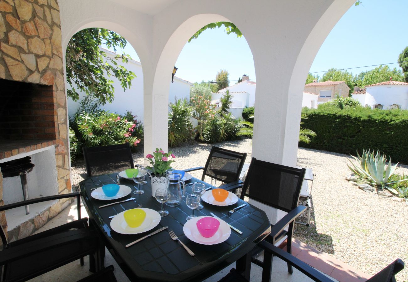 Villa in Empuriabrava - 0119-MONTSENY House with studio