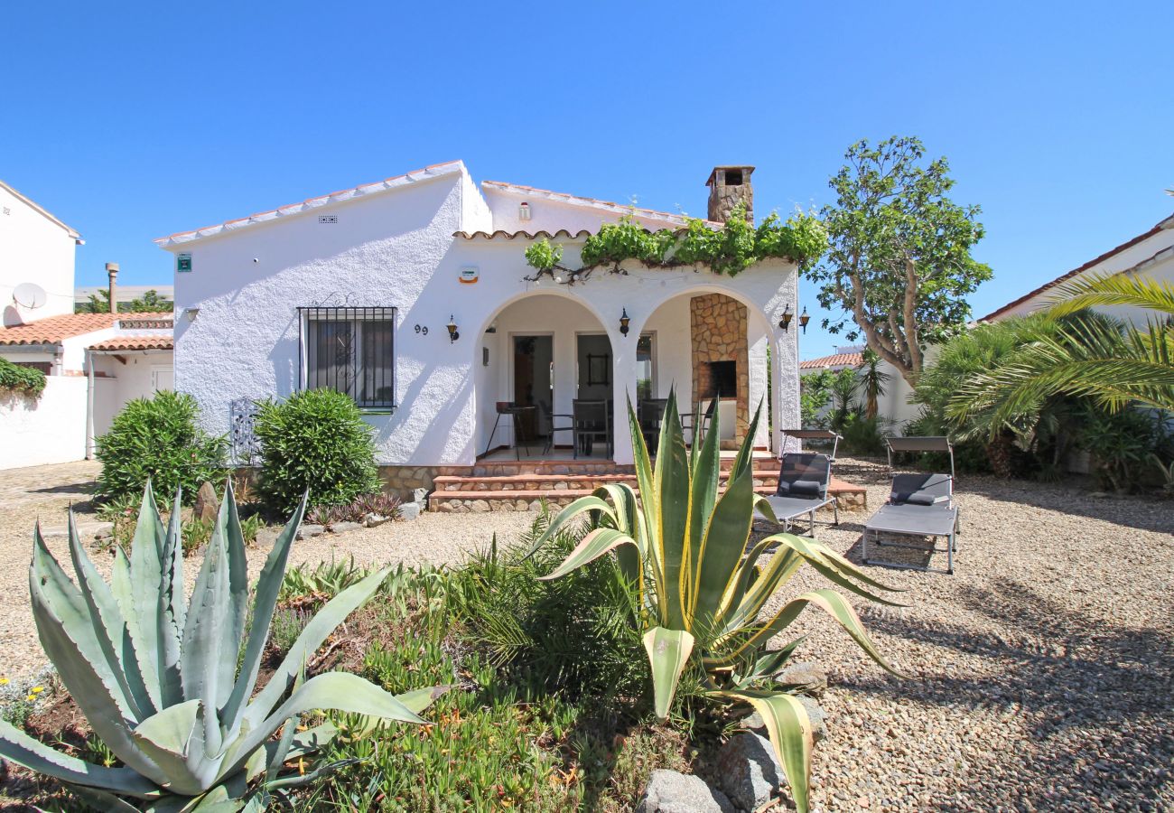 Villa in Empuriabrava - 0119-MONTSENY House with studio