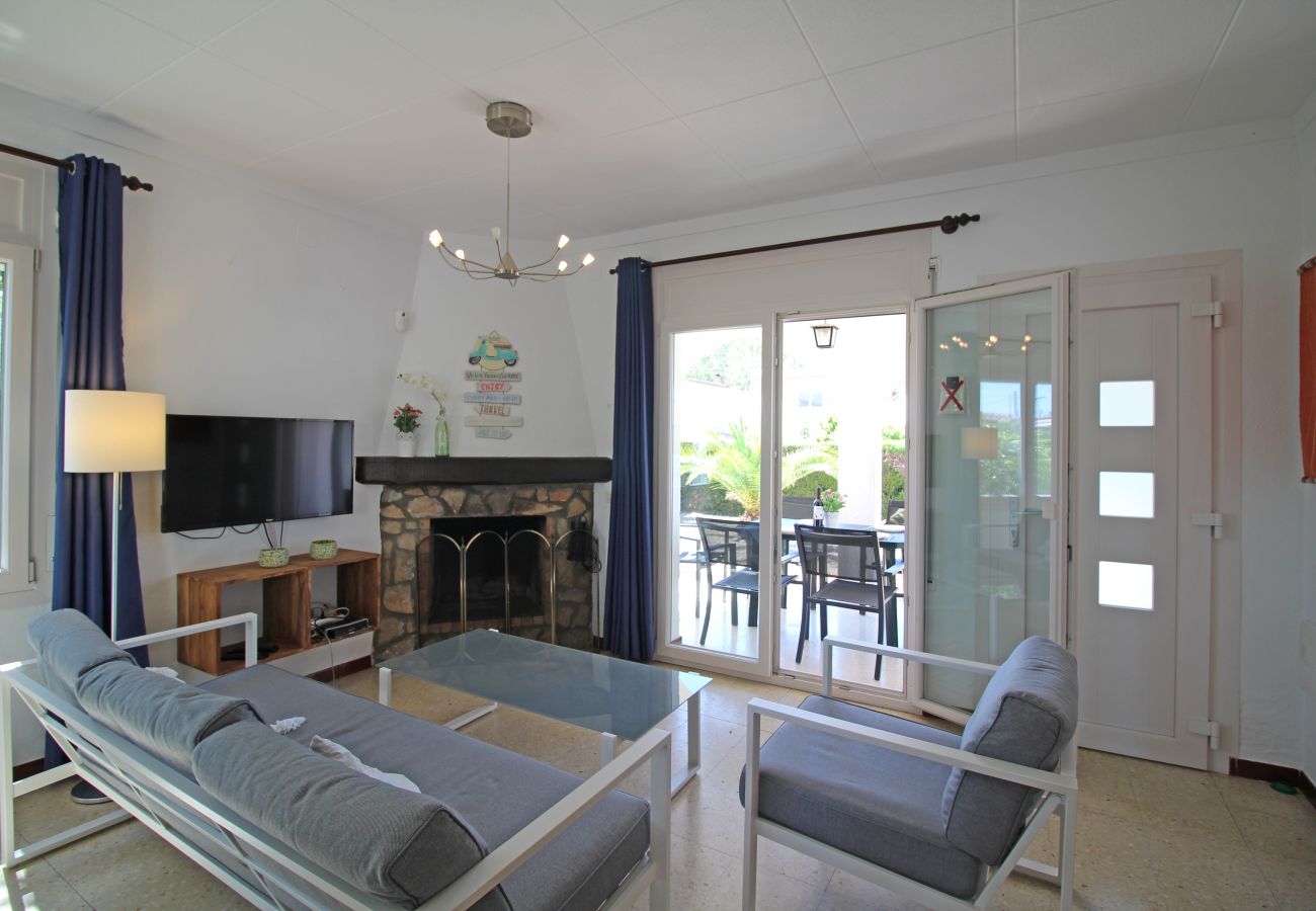 Villa in Empuriabrava - 0119-MONTSENY House with studio