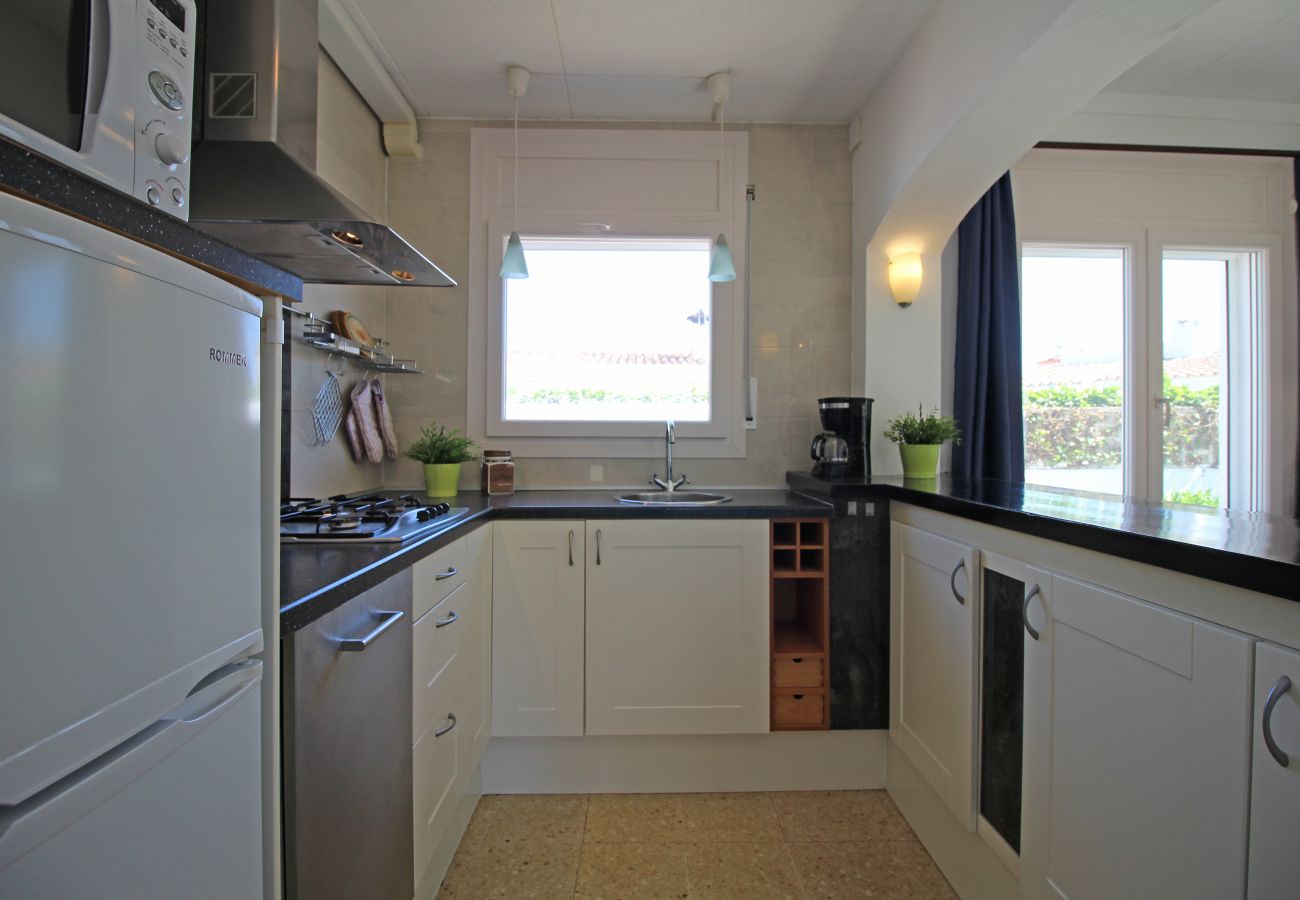 Villa in Empuriabrava - 0119-MONTSENY House with studio