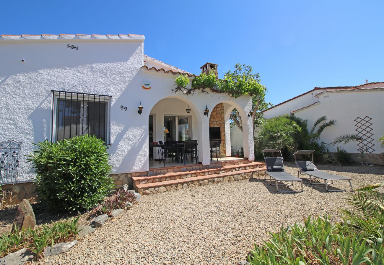 Villa in Empuriabrava - 0119-MONTSENY House with studio