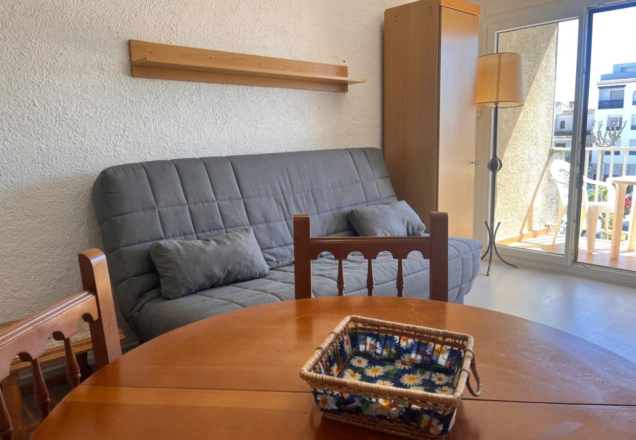 Studio in Empuriabrava - 0167-POBLAT TIPIC Studio near the beach