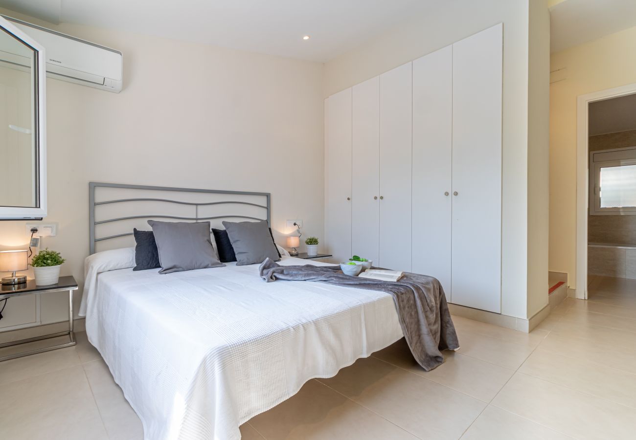 Villa in Empuriabrava - 0141-PANI House at the canal with pool and mooring