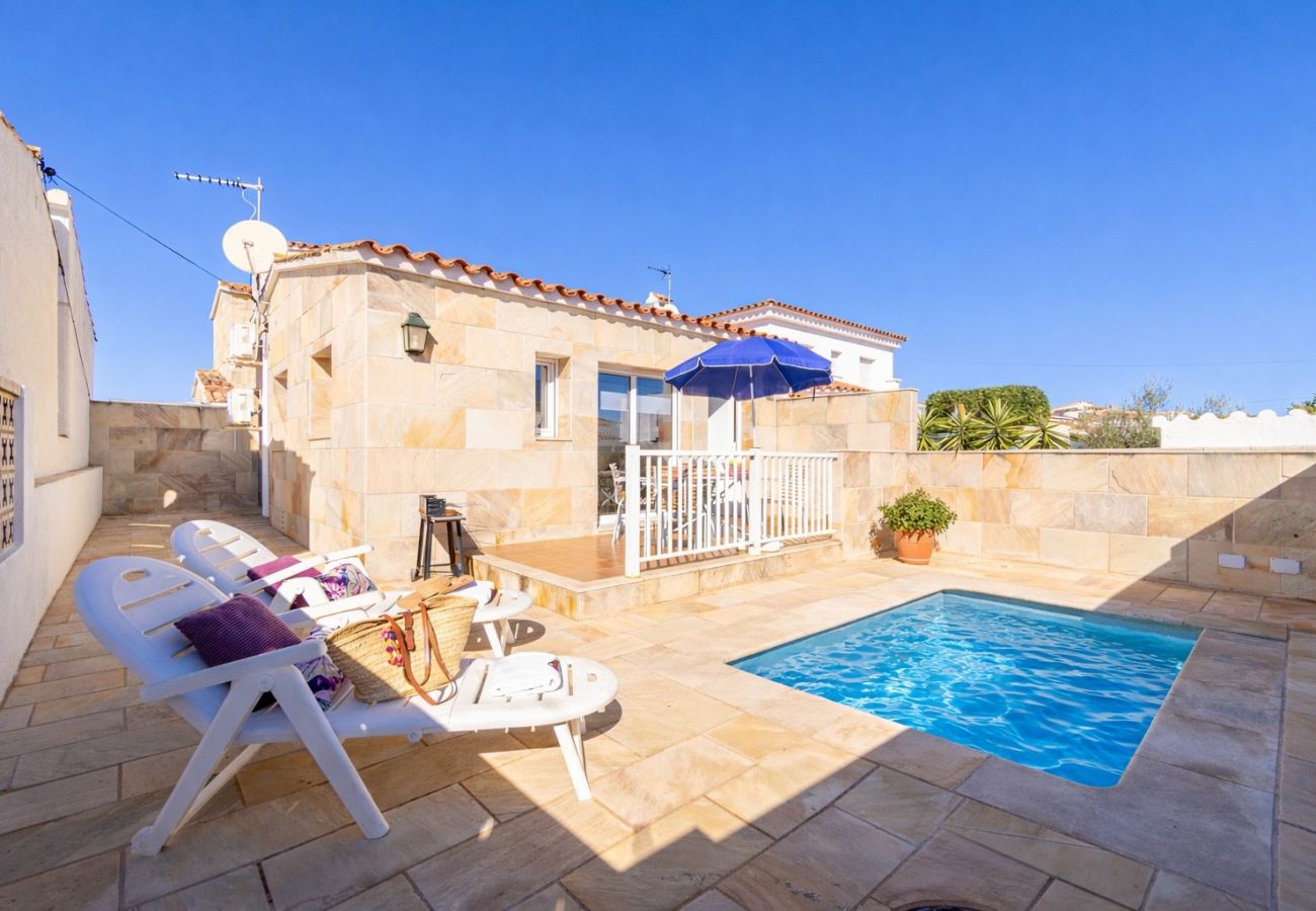 Villa in Empuriabrava - 0034-NOGUERA House with small pool