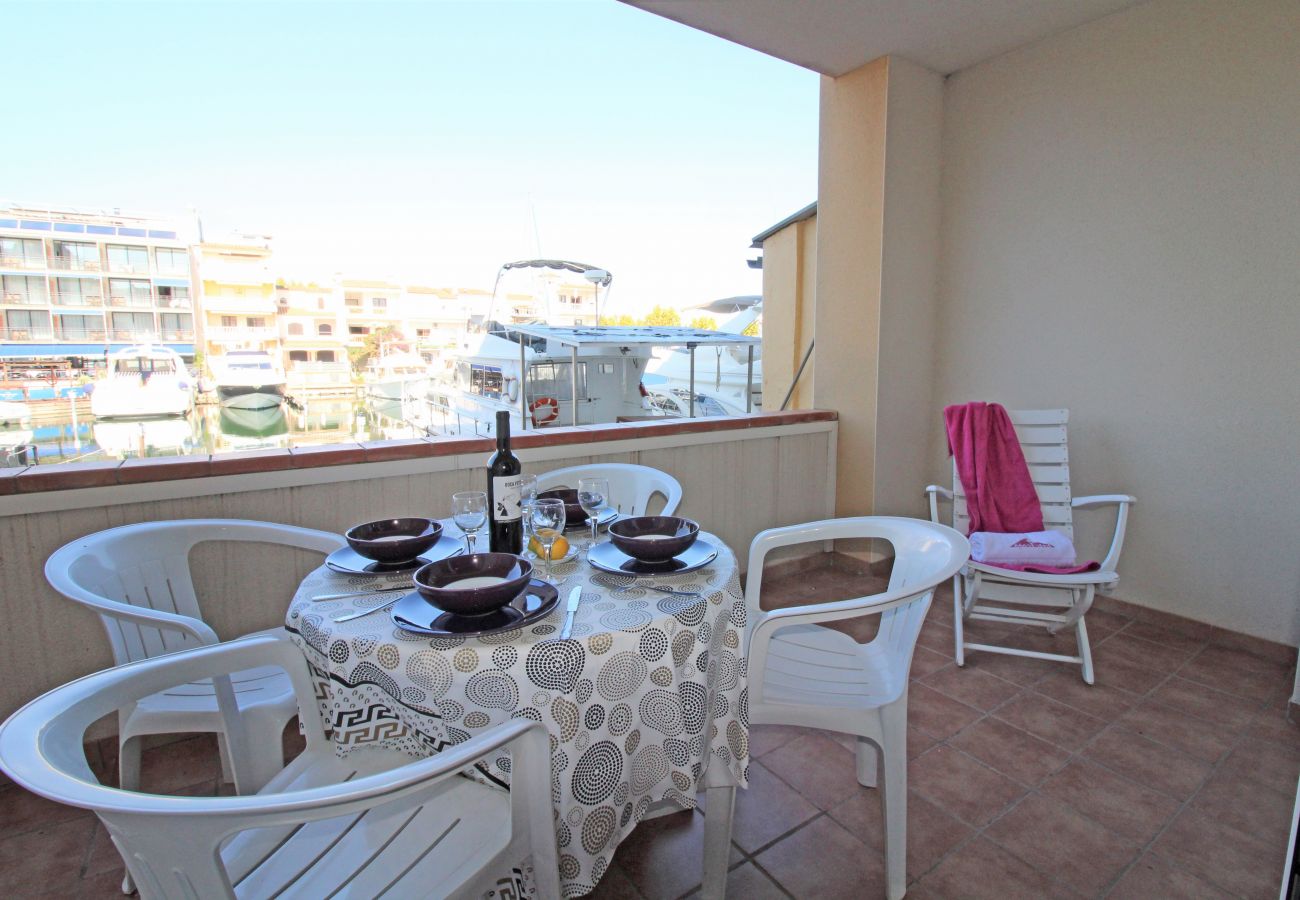 Apartment in Empuriabrava - 0155-PORT SALINS Apartment with canal view