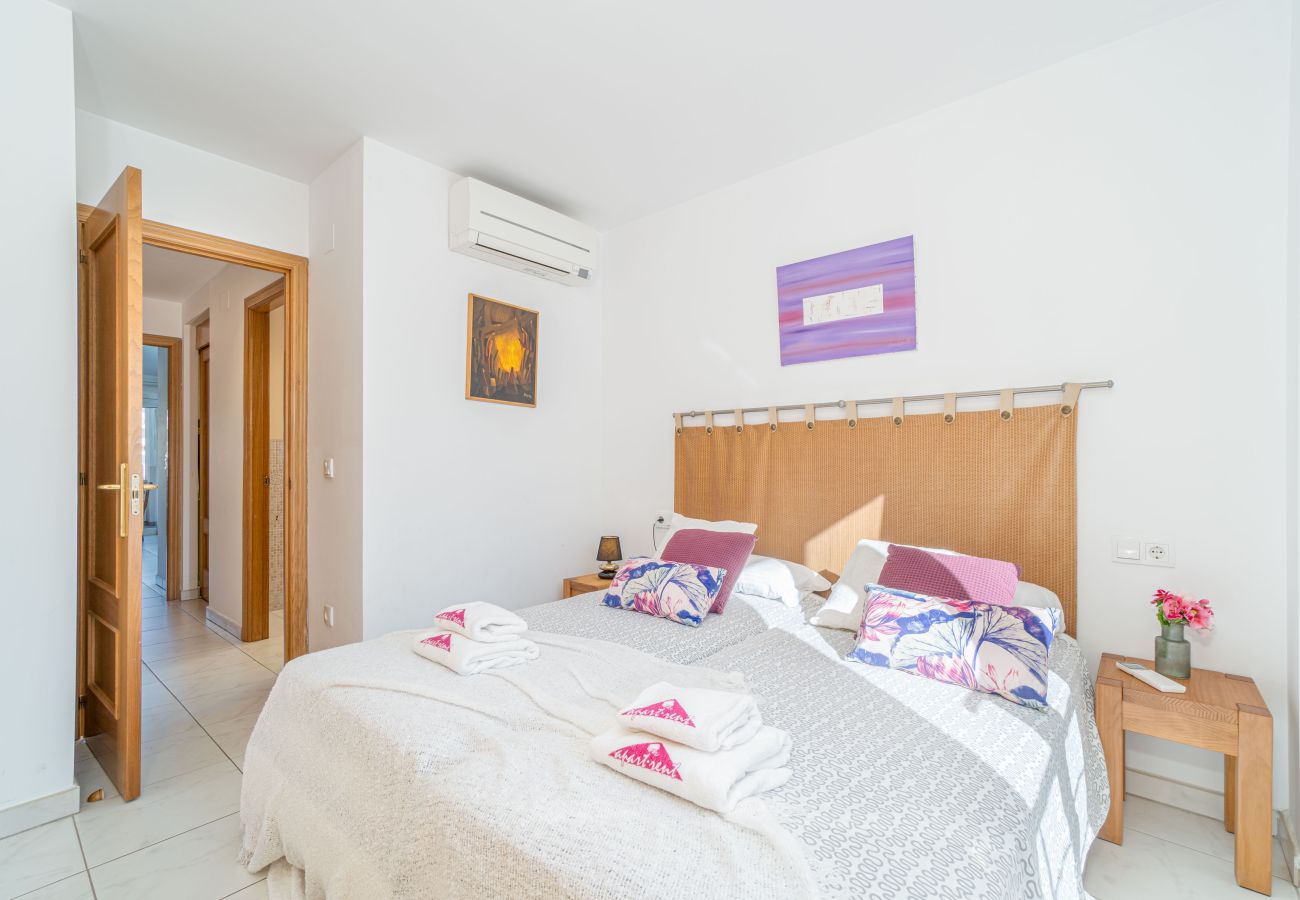 Apartment in Empuriabrava - 0155-PORT SALINS Apartment with canal view