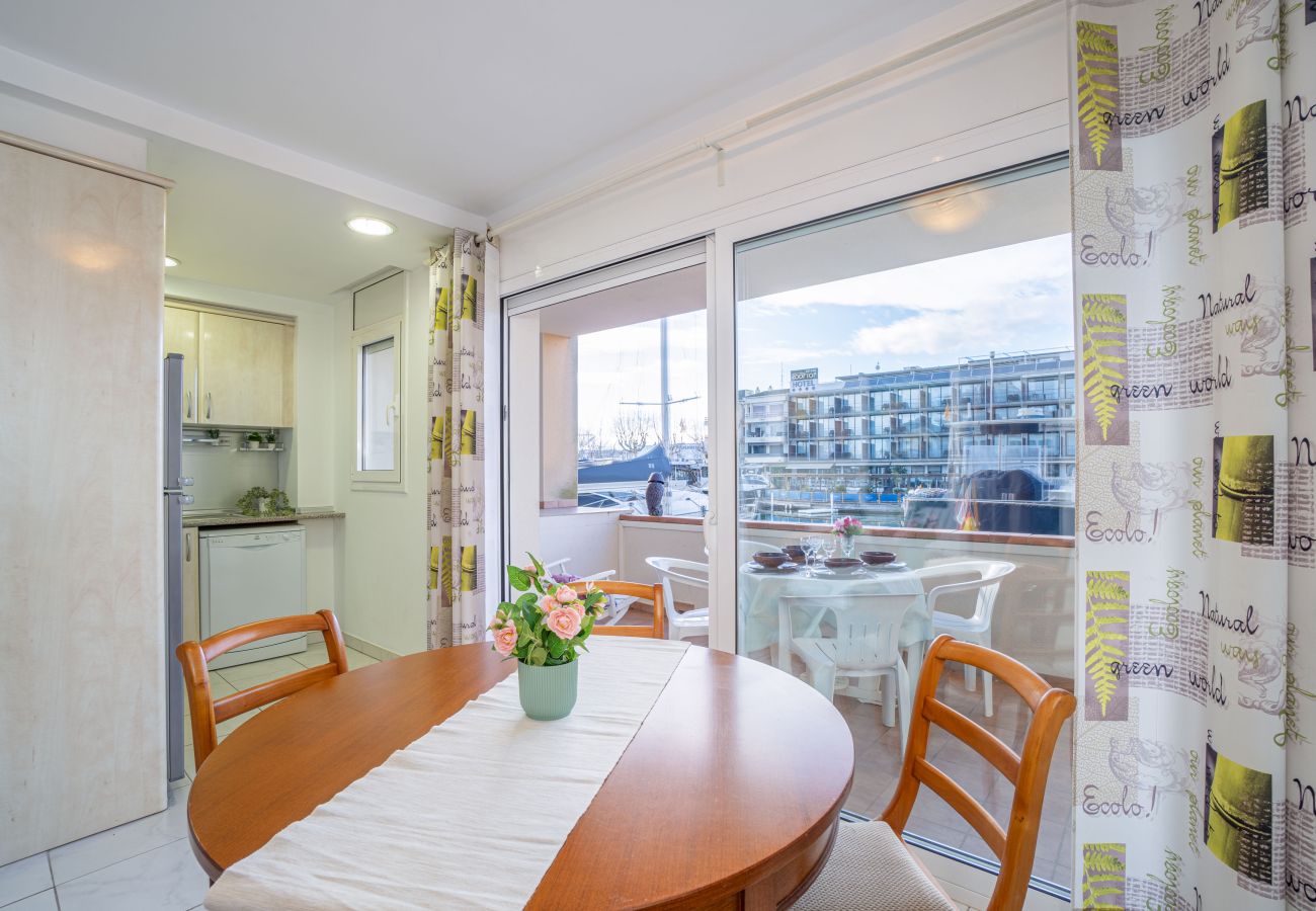 Apartment in Empuriabrava - 0155-PORT SALINS Apartment with canal view