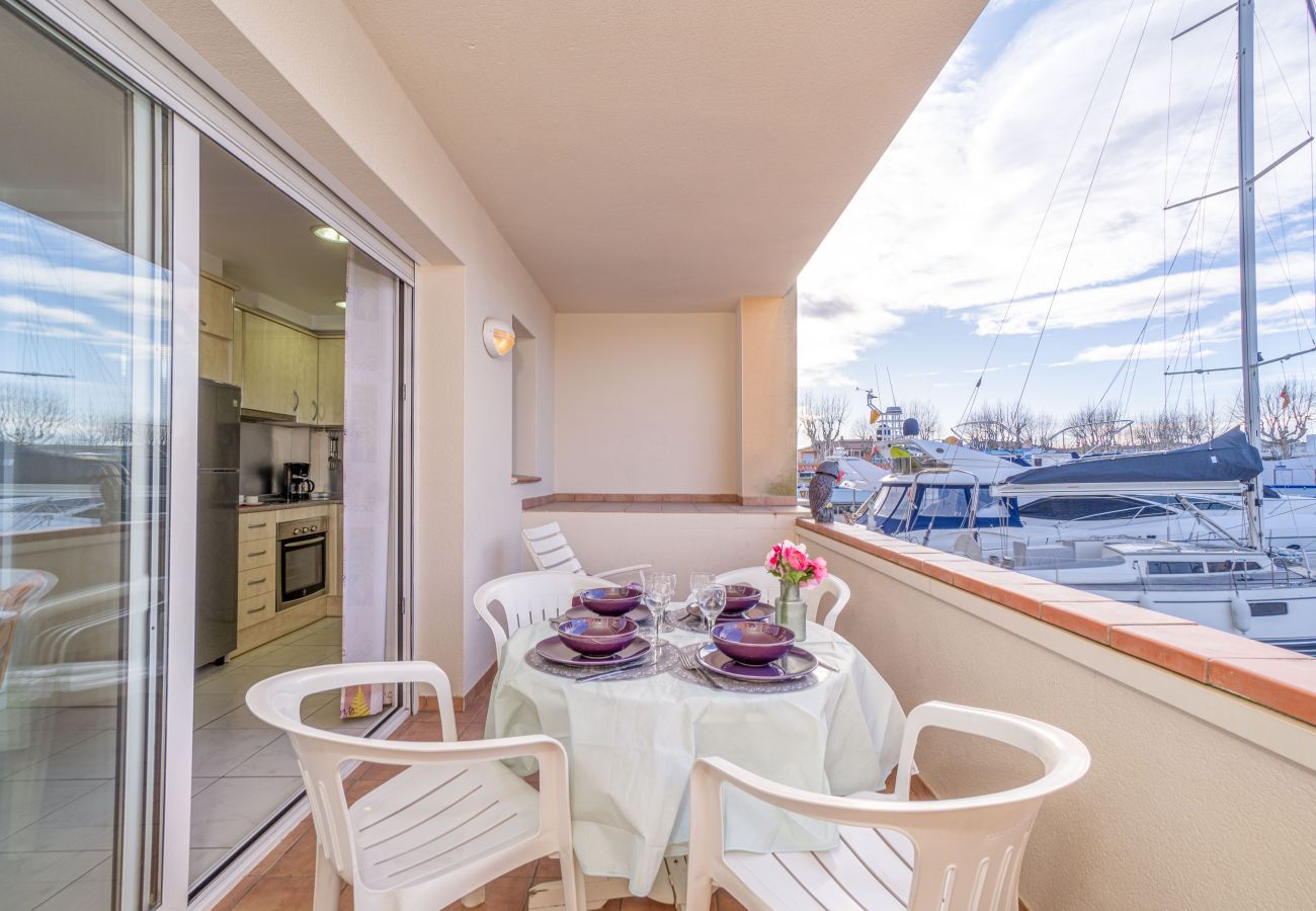 Apartment in Empuriabrava - 0155-PORT SALINS Apartment with canal view