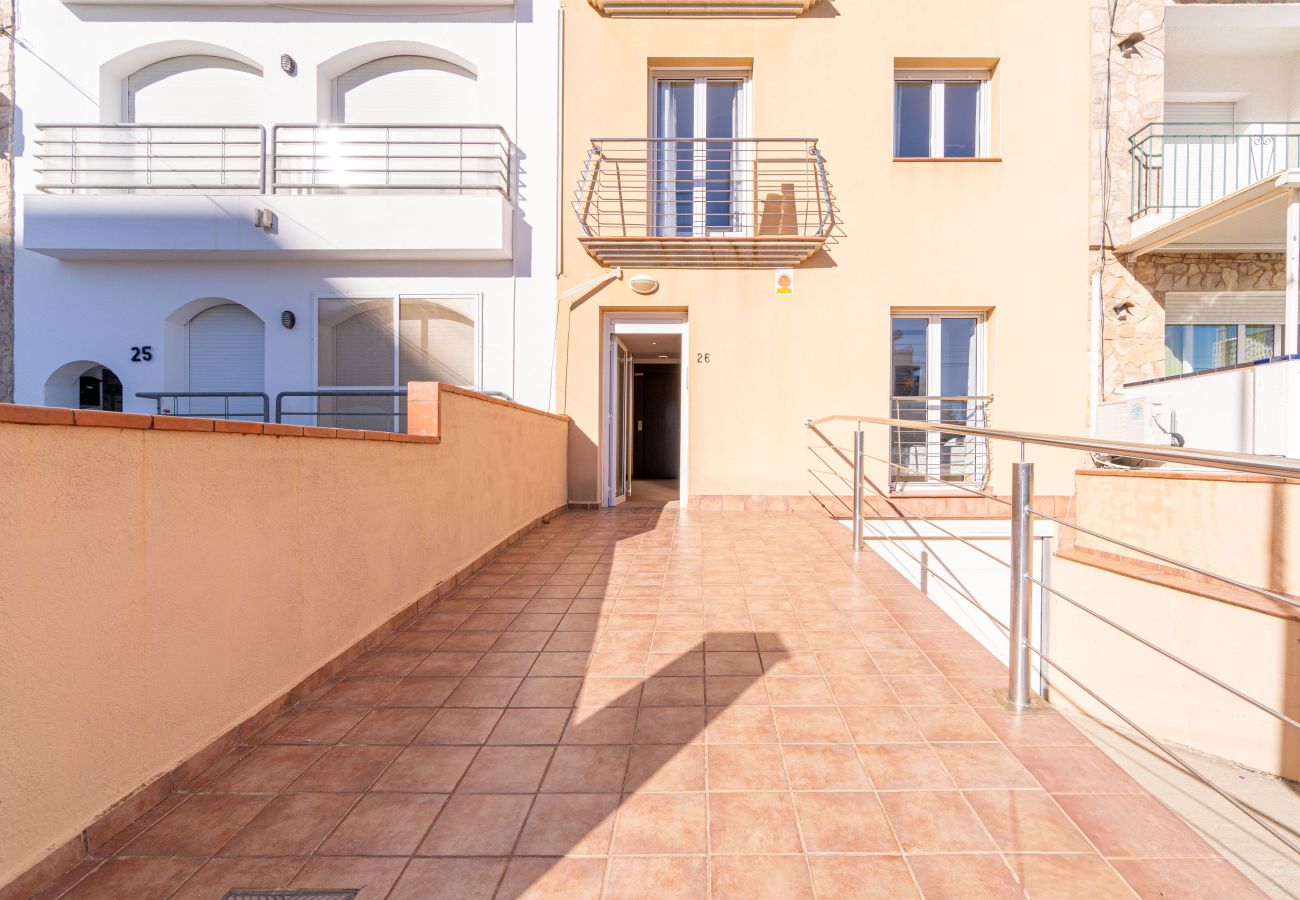 Apartment in Empuriabrava - 0155-PORT SALINS Apartment with canal view