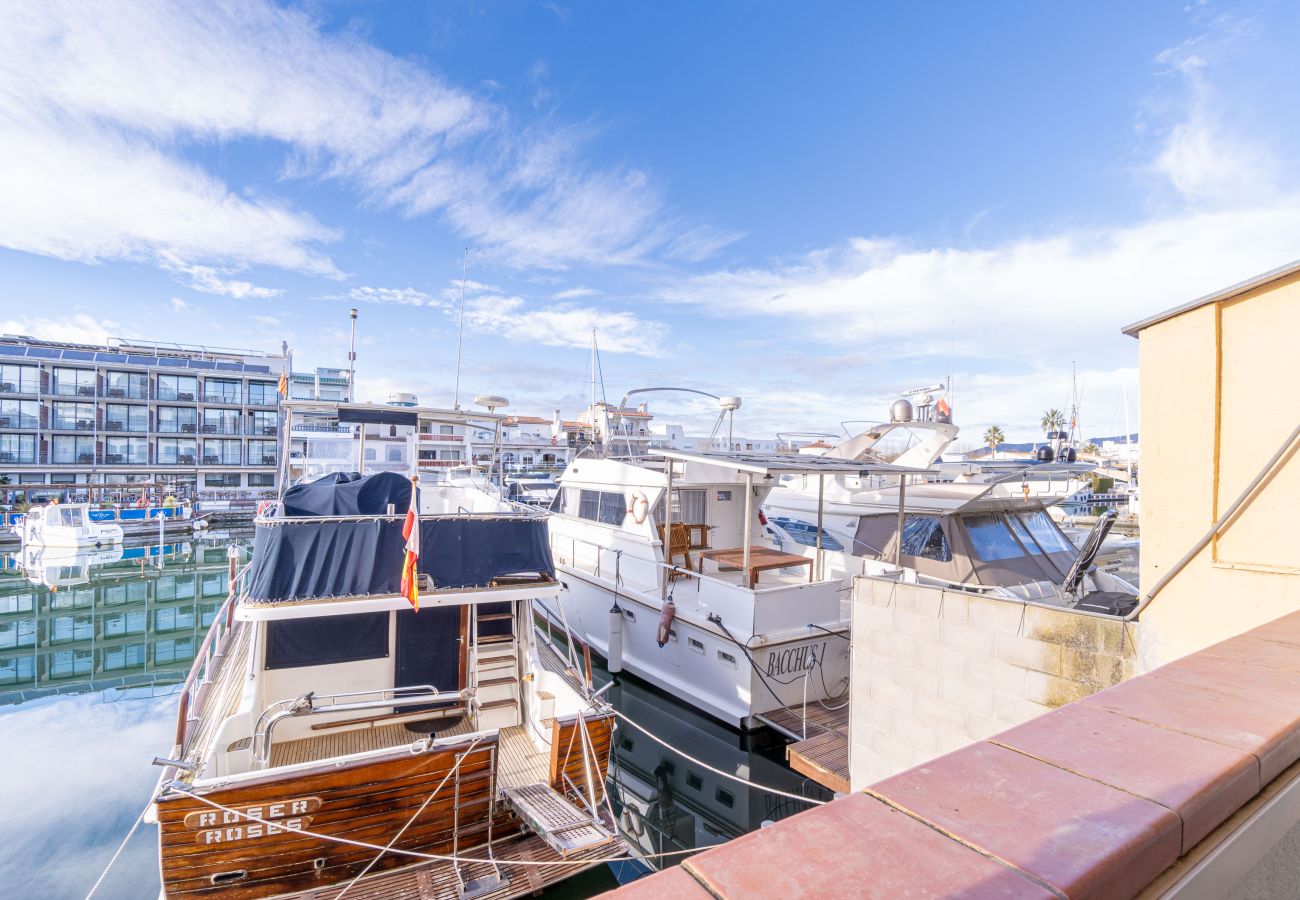 Apartment in Empuriabrava - 0155-PORT SALINS Apartment with canal view