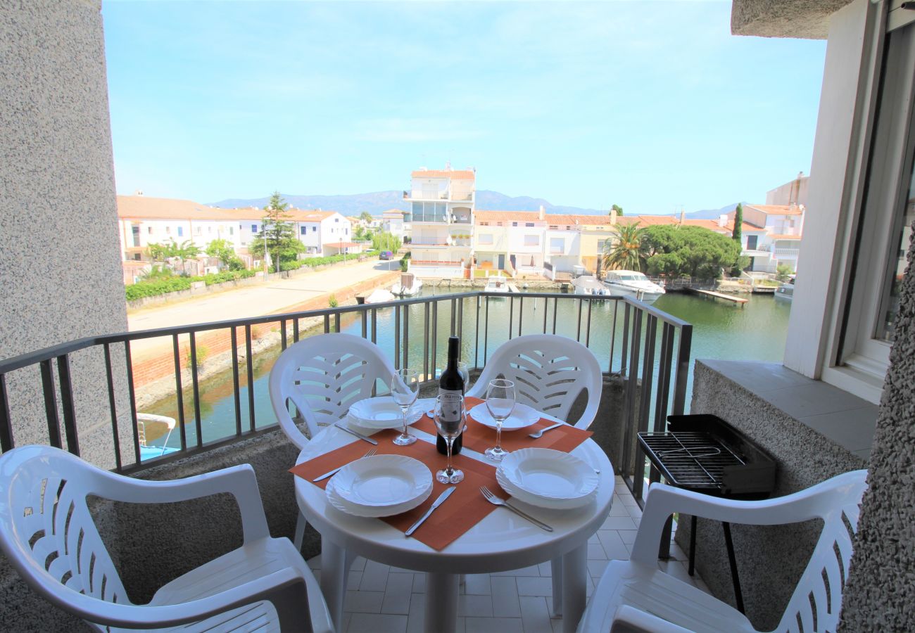 Apartment in Empuriabrava - 0139-ONADA Apartment with view on the canal