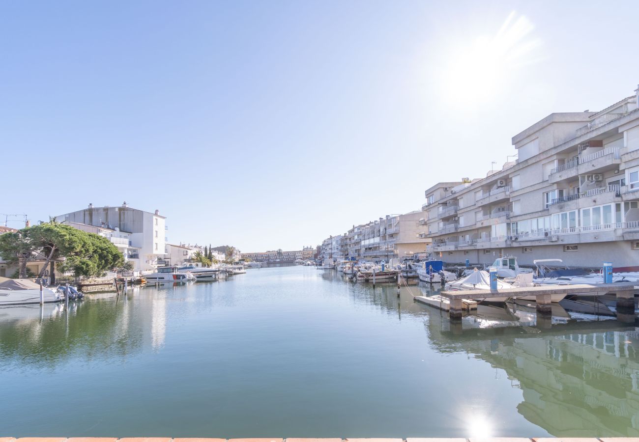 Apartment in Empuriabrava - 0139-ONADA Apartment with canal view