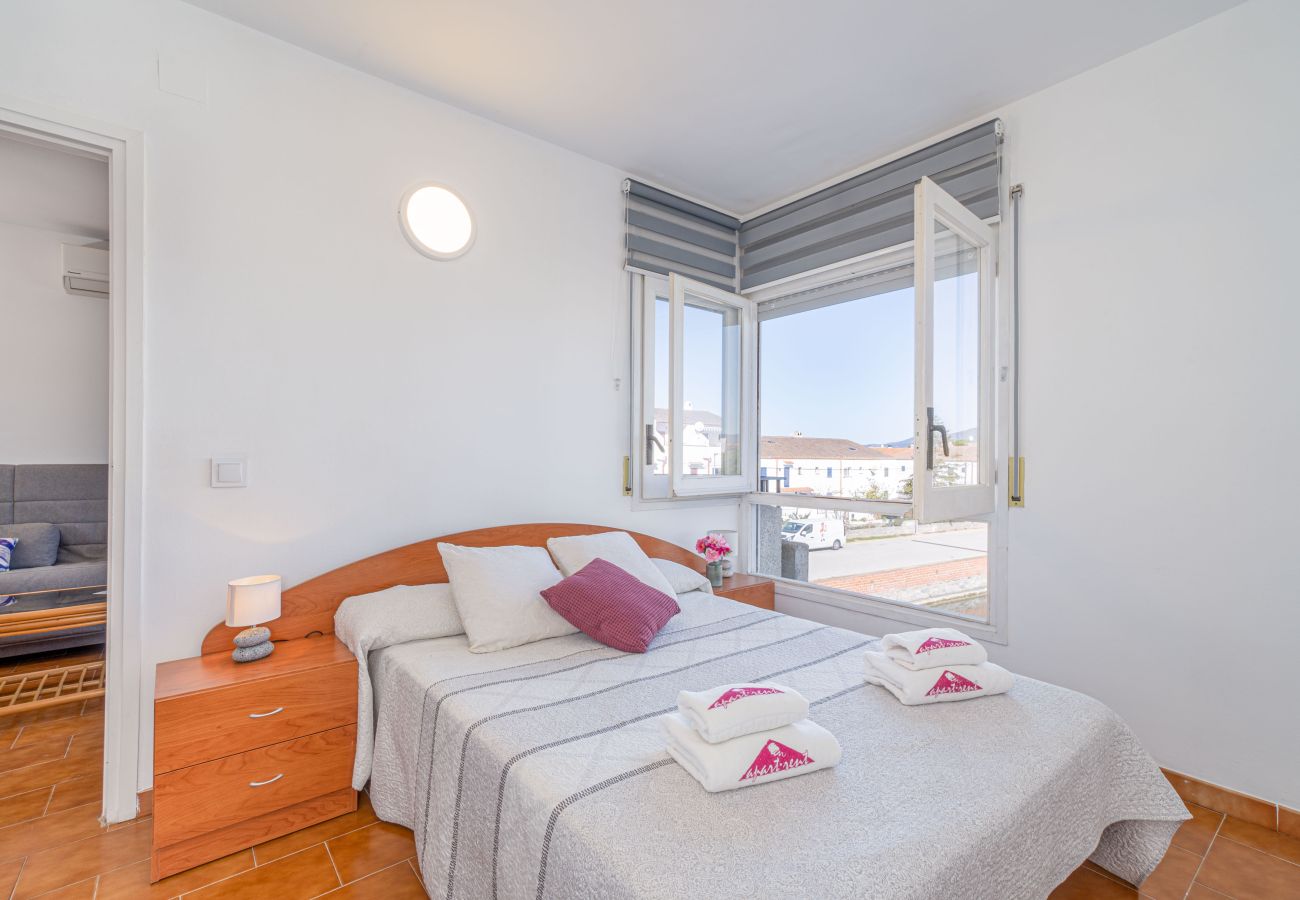 Apartment in Empuriabrava - 0139-ONADA Apartment with canal view