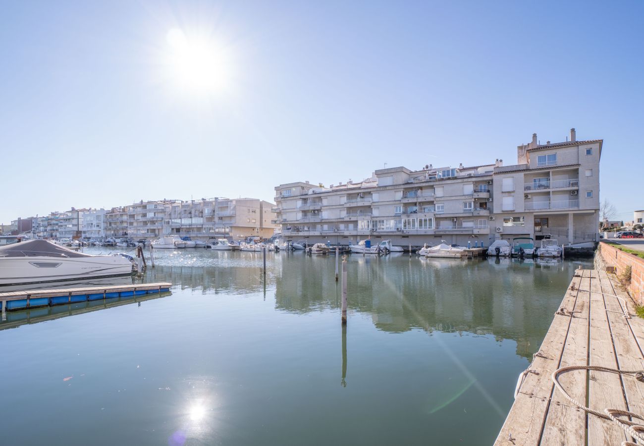 Apartment in Empuriabrava - 0139-ONADA Apartment with canal view