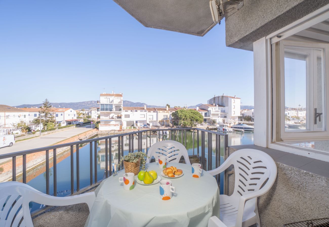 Apartment in Empuriabrava - 0139-ONADA Apartment with canal view