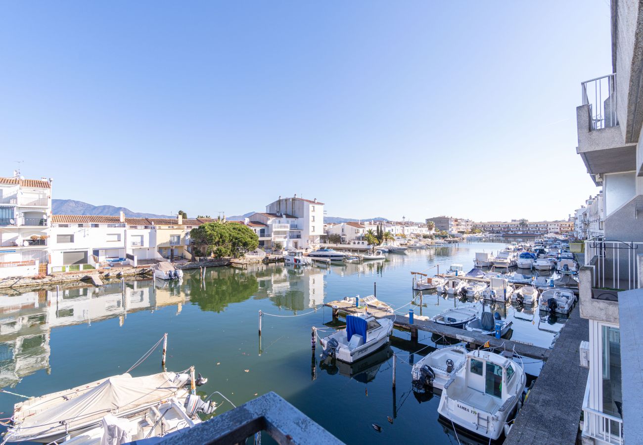 Apartment in Empuriabrava - 0139-ONADA Apartment with canal view