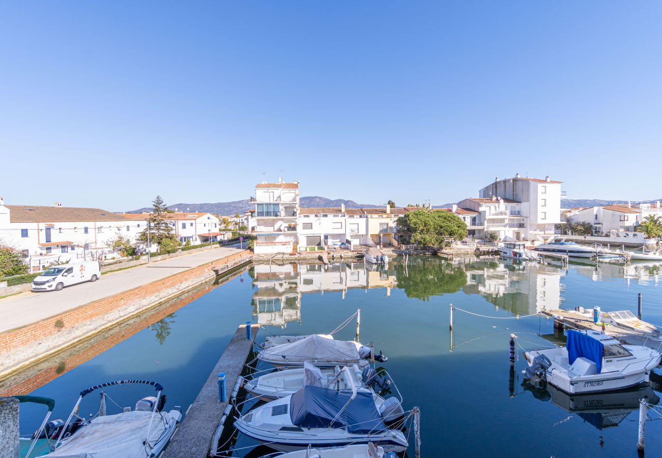Apartment in Empuriabrava - 0139-ONADA Apartment with canal view