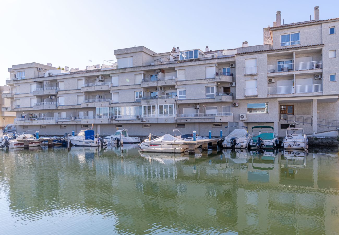 Apartment in Empuriabrava - 0139-ONADA Apartment with canal view