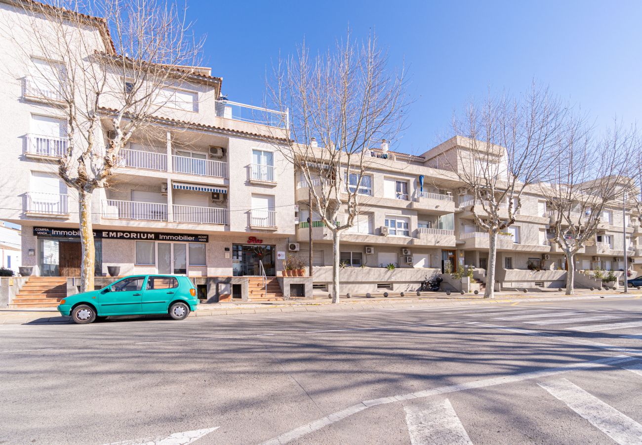 Apartment in Empuriabrava - 0139-ONADA Apartment with canal view