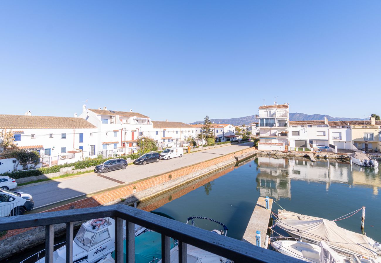 Apartment in Empuriabrava - 0139-ONADA Apartment with canal view
