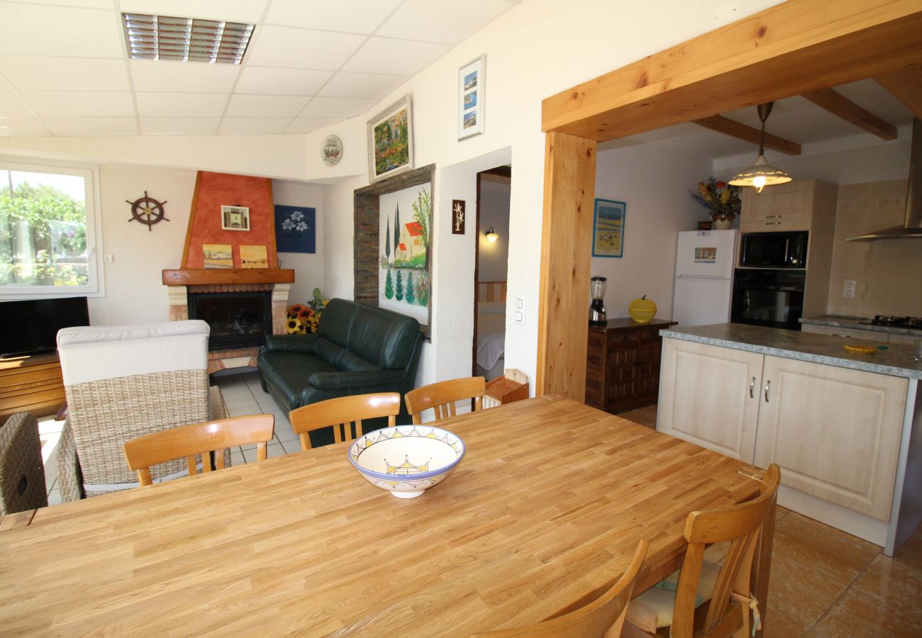 Villa in Empuriabrava - 0032-CARLIT House with garden and 3 bedrooms