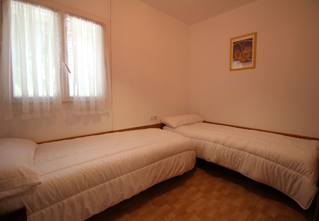 Villa in Empuriabrava - 0032-CARLIT House with garden and 3 bedrooms