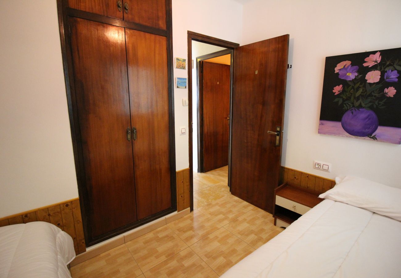 Villa in Empuriabrava - 0032-CARLIT House with garden and 3 bedrooms